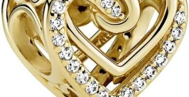 Este Charm Corazones Entrelazados Brillantes es el regalo adecuado para alguien con un corazón: de oro